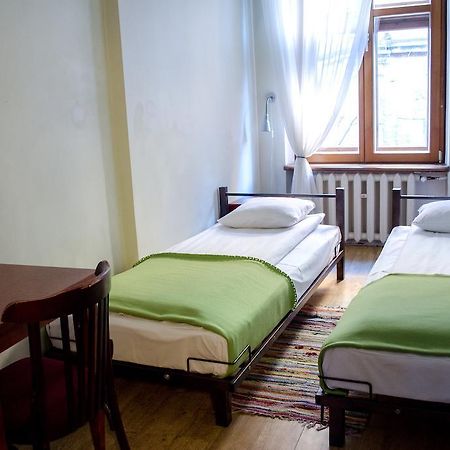Red Nose Hostel With Self-Check In Riga Ngoại thất bức ảnh