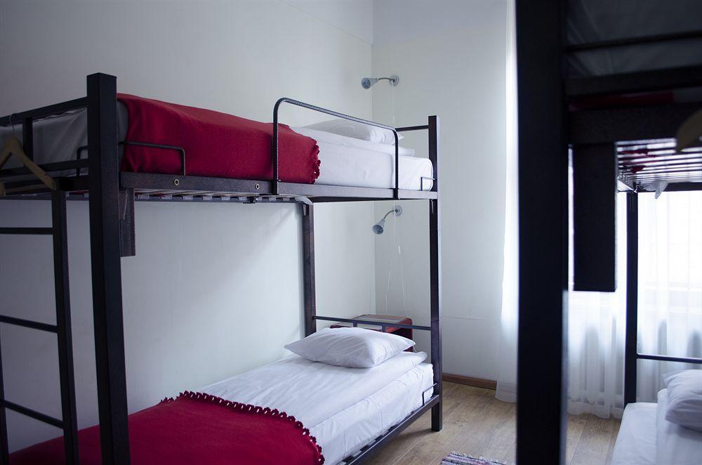 Red Nose Hostel With Self-Check In Riga Ngoại thất bức ảnh