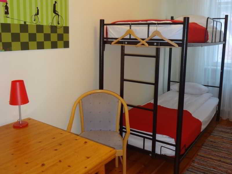 Red Nose Hostel With Self-Check In Riga Ngoại thất bức ảnh