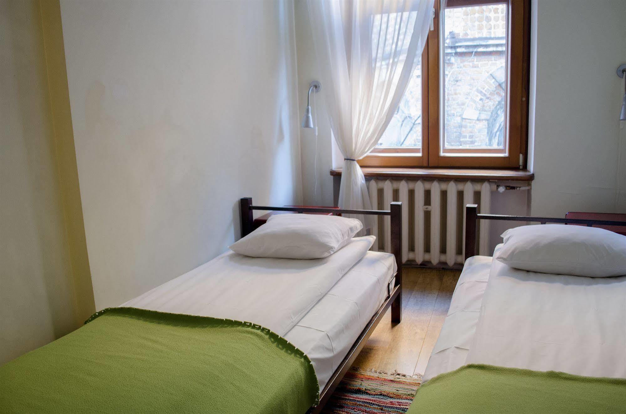Red Nose Hostel With Self-Check In Riga Ngoại thất bức ảnh