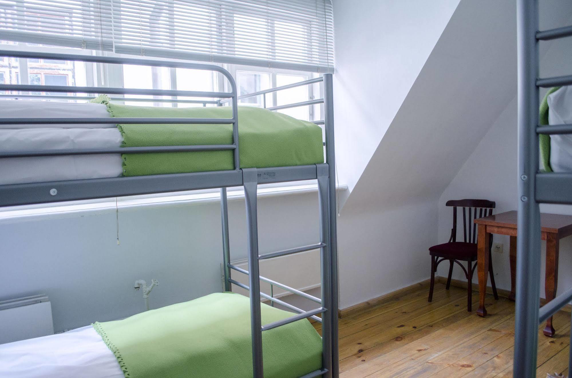 Red Nose Hostel With Self-Check In Riga Ngoại thất bức ảnh